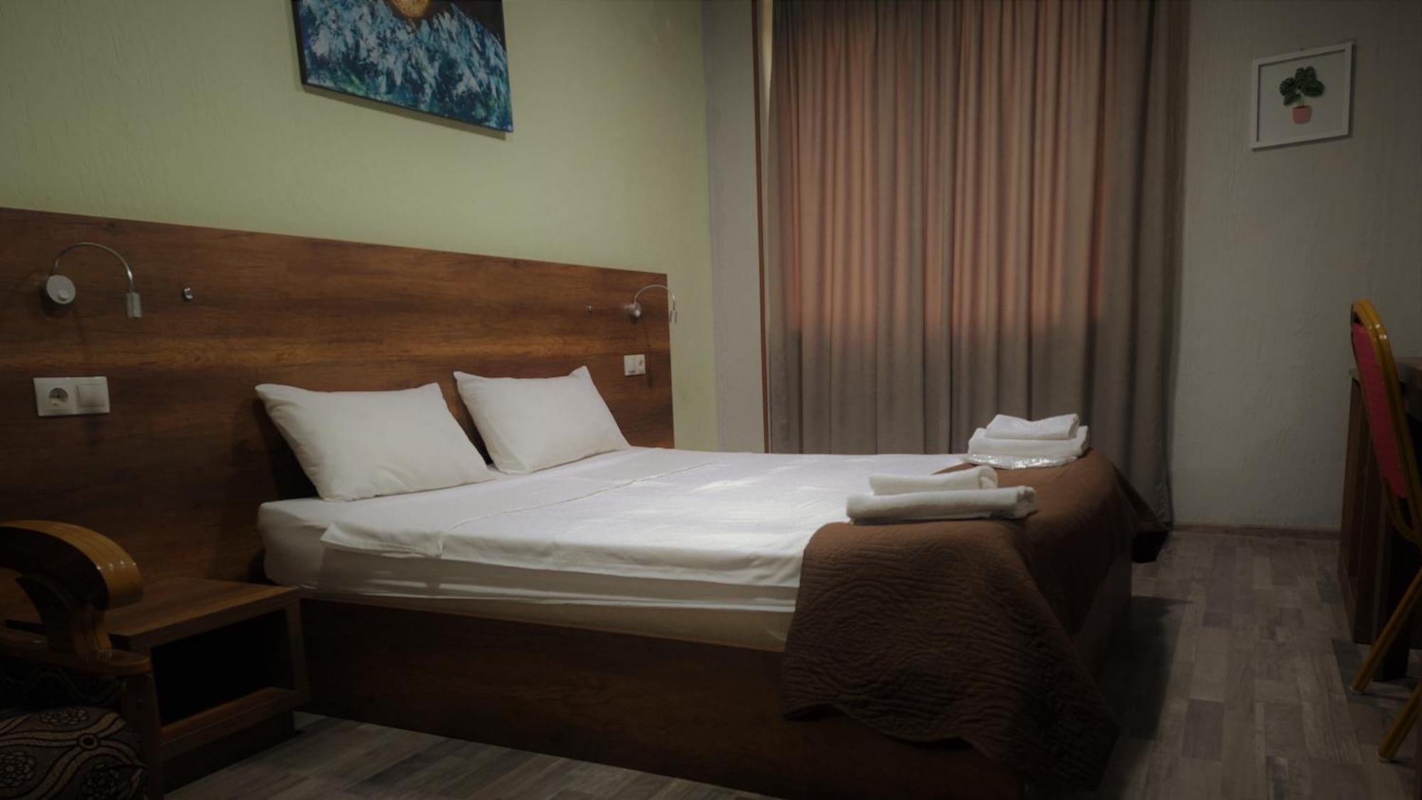 Hotel Georgian Kutaisi Esterno foto