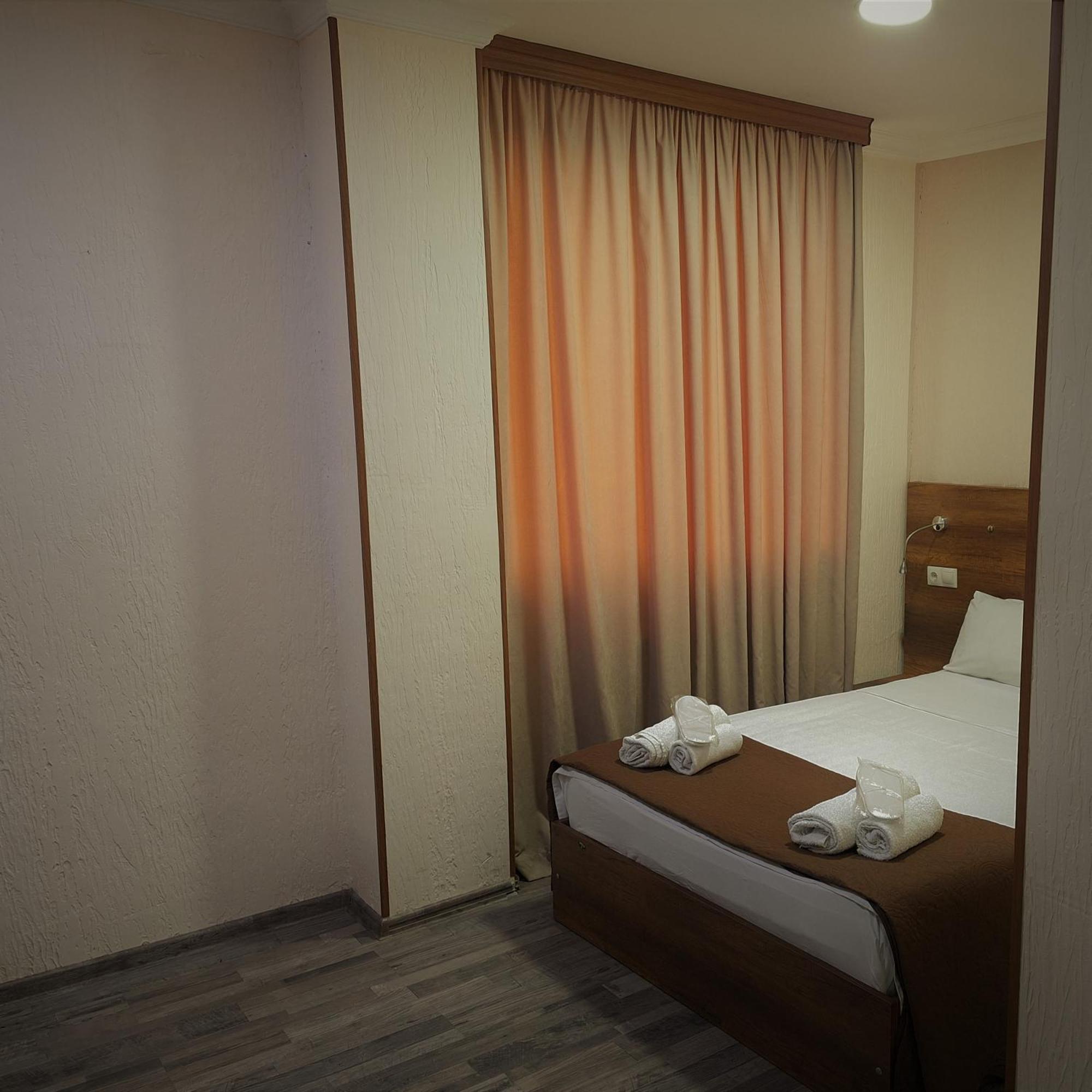 Hotel Georgian Kutaisi Esterno foto