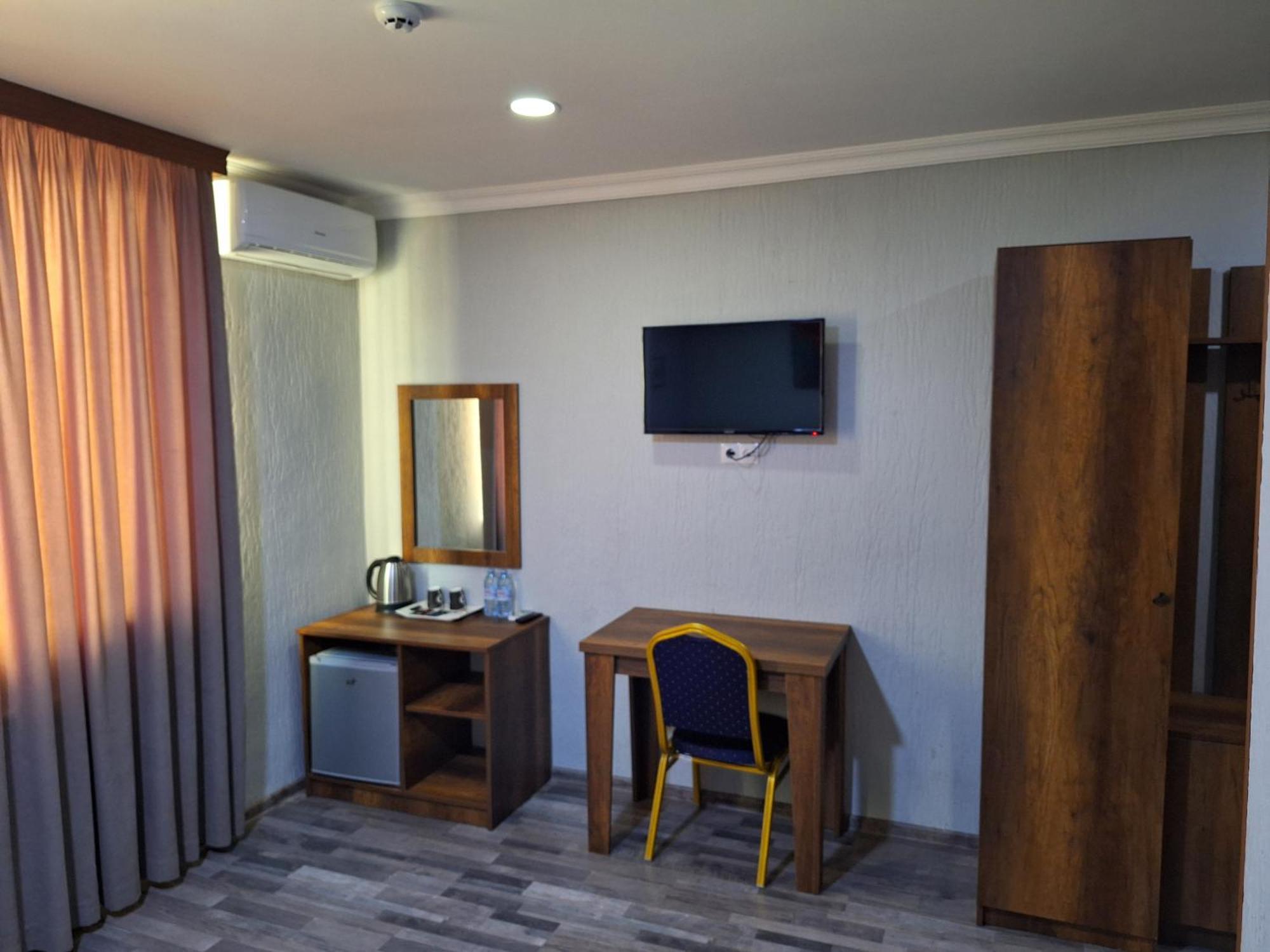 Hotel Georgian Kutaisi Esterno foto