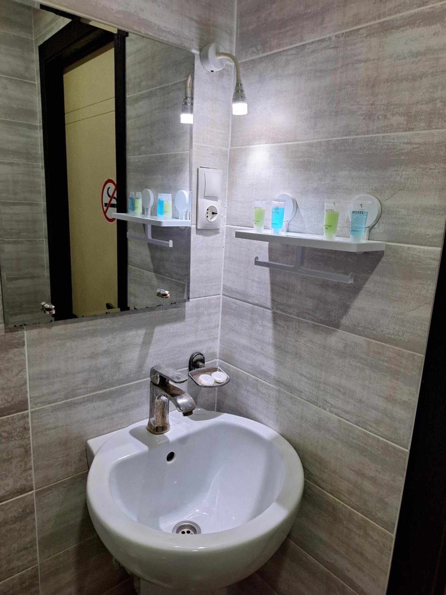 Hotel Georgian Kutaisi Esterno foto