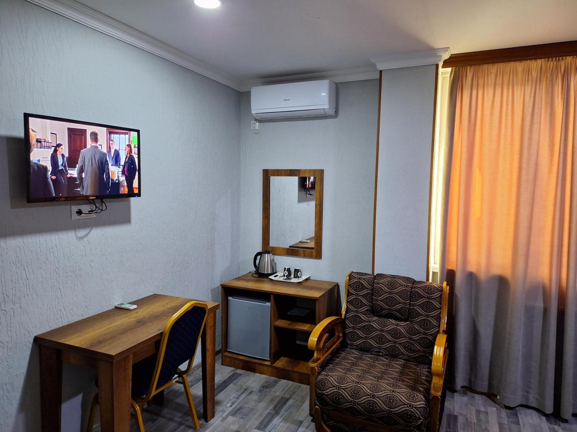 Hotel Georgian Kutaisi Esterno foto